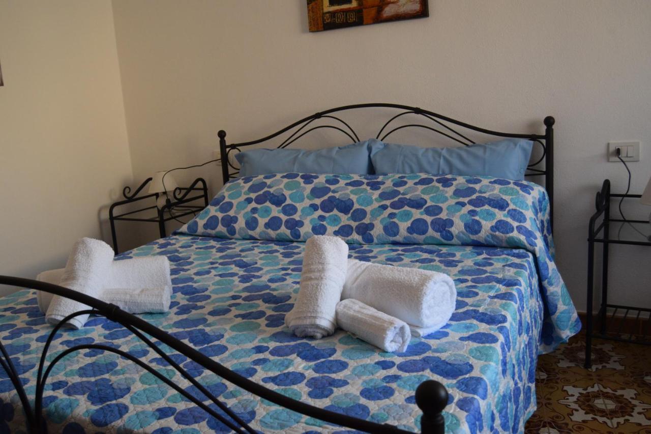 Su Fassoi Cabras Bed & Breakfast Exterior photo