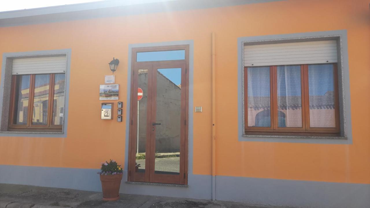 Su Fassoi Cabras Bed & Breakfast Exterior photo