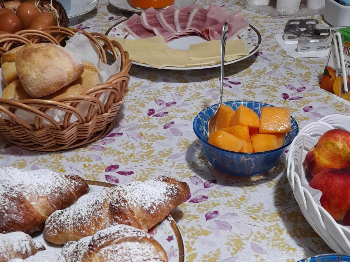 Su Fassoi Cabras Bed & Breakfast Exterior photo